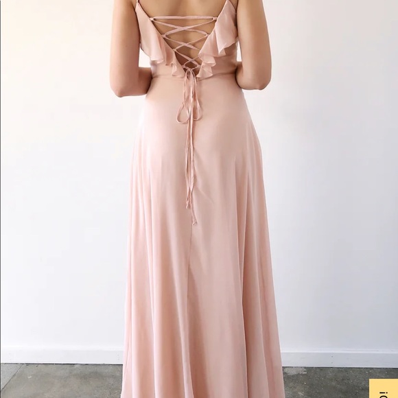 ✨NWT LULU’S BEAUTY BLUSH RUFFLED LACE MAXI DRESS - Picture 3 of 4